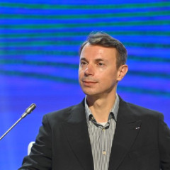 Денис ЛОКТЬЕ: Ақпарат саласына байсалдылық қажет