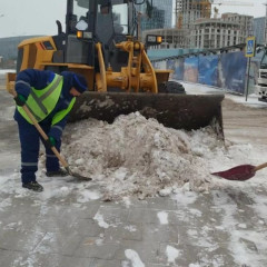 Астанада 2800-ден астам жол жұмысшысы қар күреуге шықты