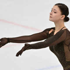 Тарихи медаль: Мәнерлеп сырғанаушы Софья Самоделкина Гран-при кезеңінде күміс жүлде иеленді