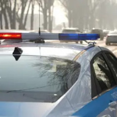 Алматыда жол қозғалысын реттеп тұрған полицейді көлік қағып кетті