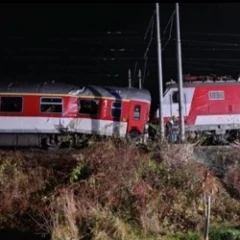 Словакияда екі пойыз соқтығысып, ондаған адам зардап шекті