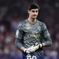 Тибо Куртуа қазақ жанкүйеріне қолғабын сыйға тартты