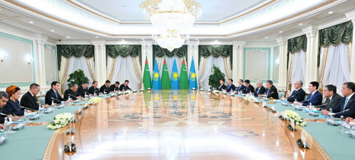 Қазақстан мен Түрікменстан президенттері кеңейтілген құрамда келіссөз жүргізді