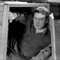 Жәшік ішіндегі сапар: Редж Спирстің таңғажайып оқиғасы