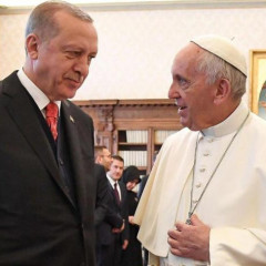 Рим Папасы ең алдымен Түркияға барды: Ердоған екеуі не сөйлесті?