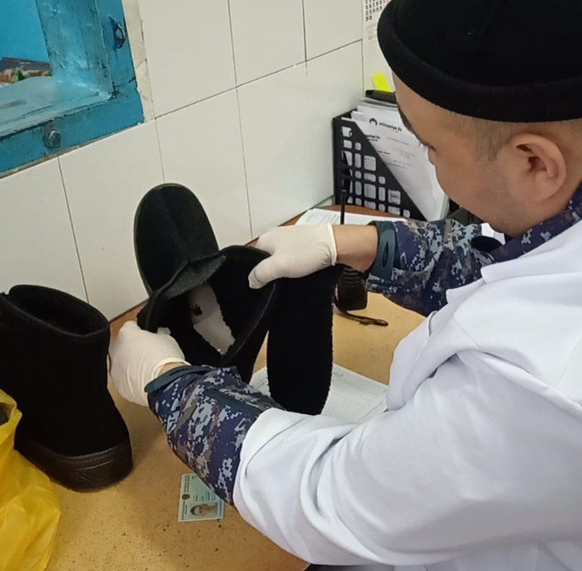 Павлодарда ұялы телефонды аяқ киім ұлтарағына жасырып, изоляторға өткізбек болған