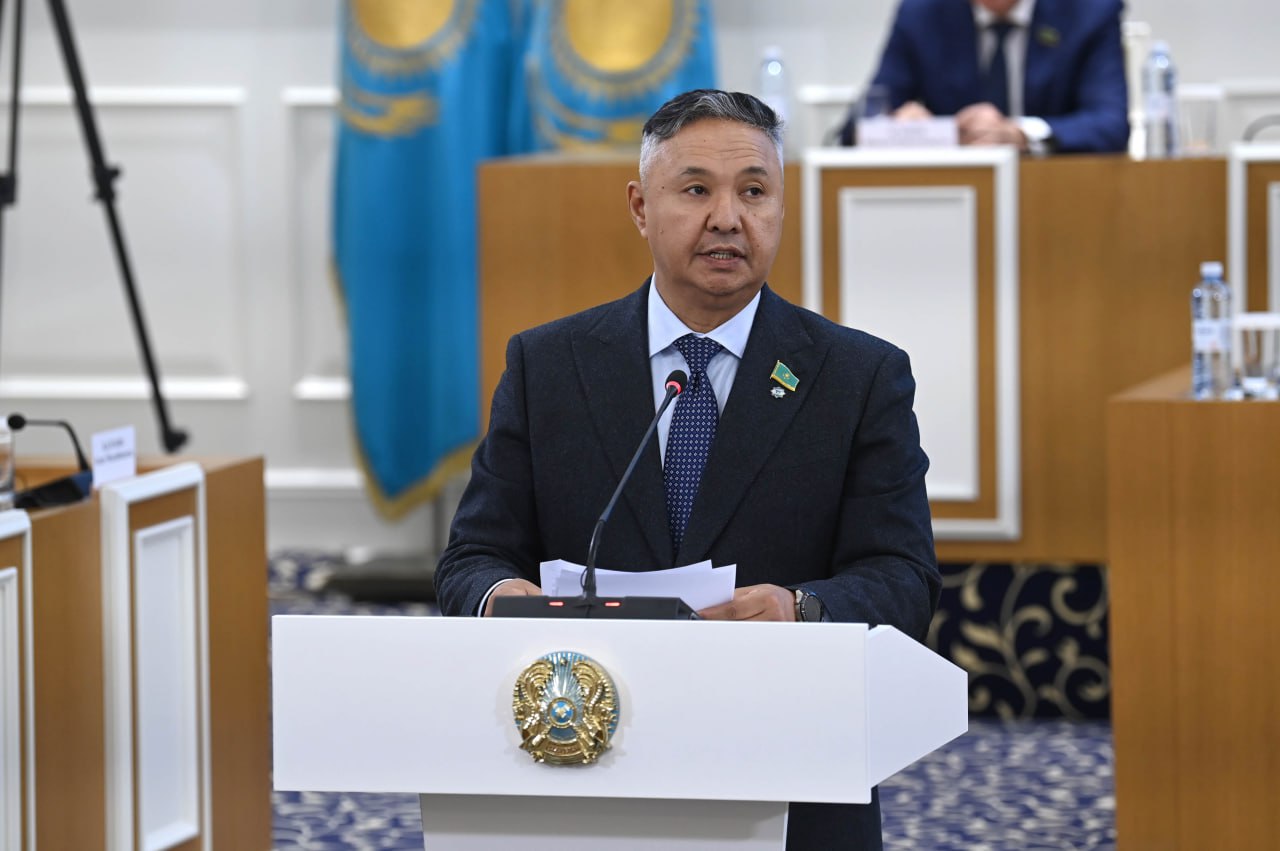 Азат Перуашев: Конституциялық реформа билік жүйесіндегі теңгерімді күшейтеді
